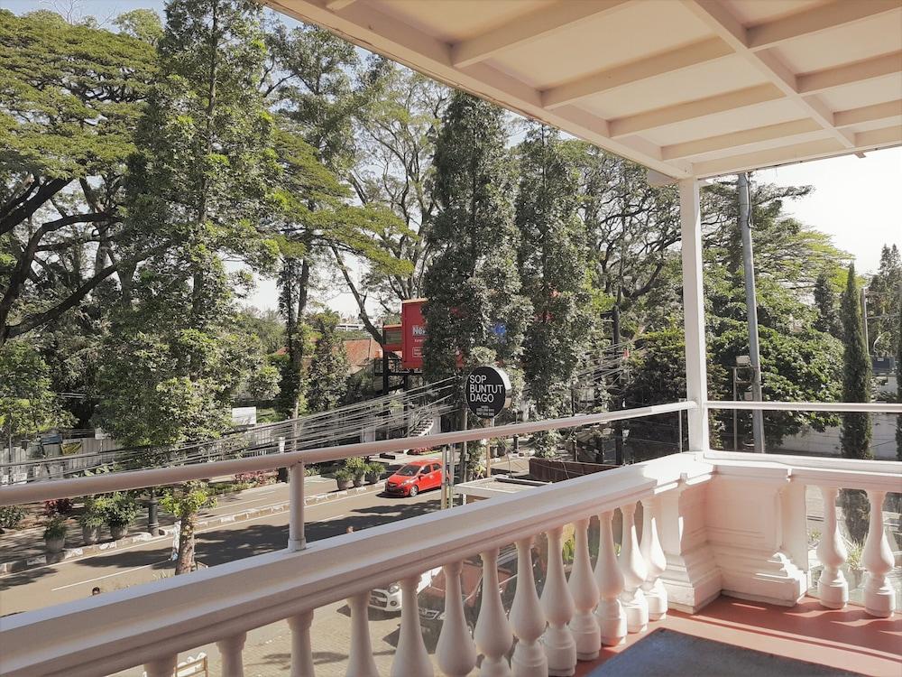 The Palais Dago Hotel 3*